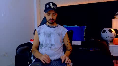 Snapshot of hairy_diamond chatting on 10/18/25, 12:06 H A I R Y D I A M O N D online show from 10/18/25, 12:06