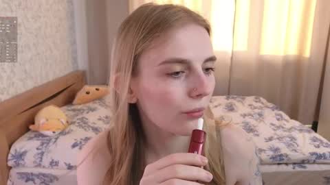 Snapshot of halie_cross chatting on 03/01/25, 04:04 Nellie online show from 03/01/25, 04:04