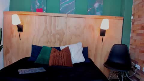 Halley Lorens online show from 10/12/25, 12:04