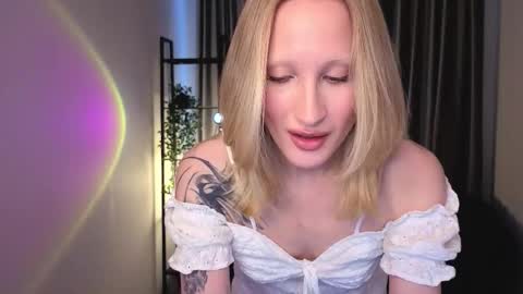 Snapshot of halohush chatting on 10/18/25, 01:56 Call me Bianca online show from 10/18/25, 01:56