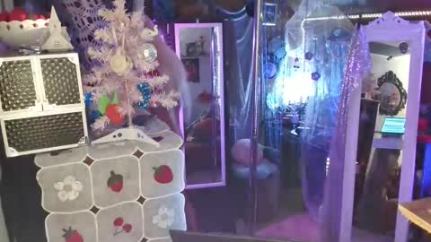 Snapshot of halovalentine chatting on 12/05/24, 12:41 halovalentine online show from 12/05/24, 12:41