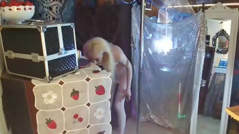 Snapshot of halovalentine chatting on 01/02/25, 10:44 halovalentine online show from 01/02/25, 10:44