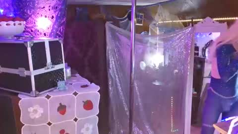 Snapshot of halovalentine chatting on 01/04/25, 02:56 halovalentine online show from 01/04/25, 02:56