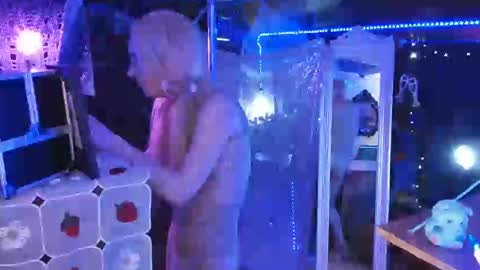 Snapshot of halovalentine chatting on 01/25/25, 12:17 halovalentine online show from 01/25/25, 12:17