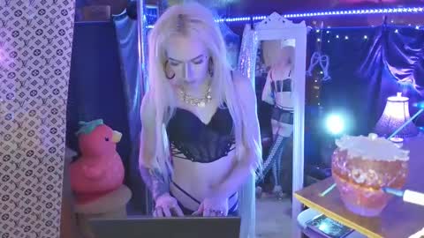 Snapshot of halovalentine chatting on 02/25/25, 01:52 halovalentine online show from 02/25/25, 01:52