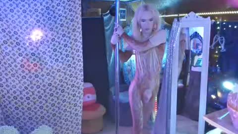 Snapshot of halovalentine chatting on 02/26/25, 12:05 halovalentine online show from 02/26/25, 12:05