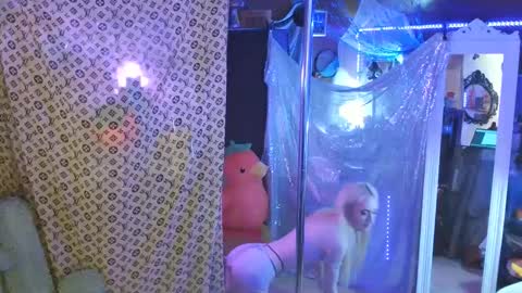 Snapshot of halovalentine chatting on 03/07/25, 12:37 halovalentine online show from 03/07/25, 12:37