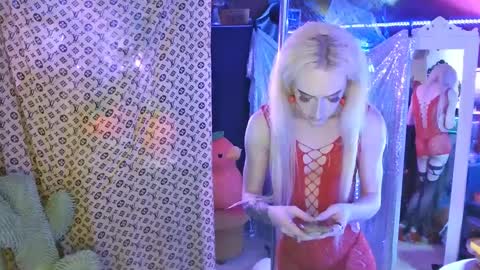 Snapshot of halovalentine chatting on 03/08/25, 12:44 halovalentine online show from 03/08/25, 12:44