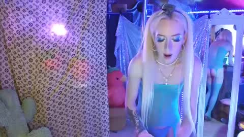 Snapshot of halovalentine chatting on 03/09/25, 01:35 halovalentine online show from 03/09/25, 01:35