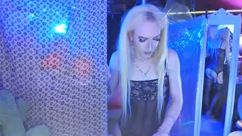 Snapshot of halovalentine chatting on 03/12/25, 02:41 halovalentine online show from 03/12/25, 02:41