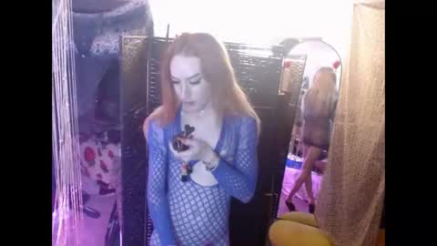 Snapshot of halovalentine chatting on 09/28/25, 02:06 halovalentine online show from 09/28/25, 02:06