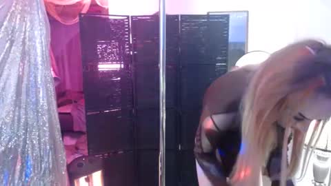 Snapshot of halovalentine chatting on 10/17/25, 10:01 halovalentine online show from 10/17/25, 10:01