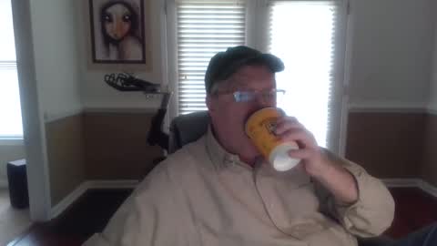 Snapshot of han63 chatting on 11/02/25, 01:02 Han online show from 11/02/25, 01:02