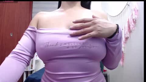 Snapshot of hana_arias chatting on 09/26/25, 11:20 hana_arias online show from 09/26/25, 11:20