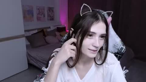 Snapshot of hana_flo chatting on 09/23/25, 02:09 Hana online show from 09/23/25, 02:09