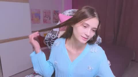 Snapshot of hana_flo chatting on 09/30/25, 01:49 Hana online show from 09/30/25, 01:49