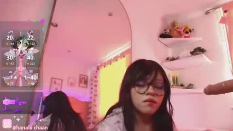 Snapshot of hanabi___ chatting on 10/27/25, 12:42 online show from 10/27/25, 12:42