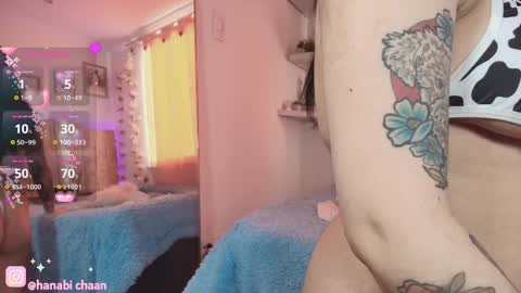 Snapshot of hanabi___ chatting on 11/10/25, 12:37 online show from 11/10/25, 12:37