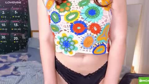 Snapshot of hanahwoods chatting on 10/19/25, 01:17 hanahwoods online show from 10/19/25, 01:17