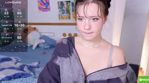 Snapshot of hanahwoods chatting on 10/21/25, 01:28 hanahwoods online show from 10/21/25, 01:28