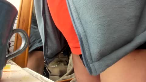 Snapshot of handncocknocum chatting on 01/19/25, 11:23 handncocknocum online show from 01/19/25, 11:23