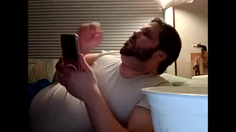 Snapshot of handsomedaddy198923 chatting on 10/26/25, 05:57 handsomedaddy198923 online show from 10/26/25, 05:57