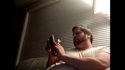 Snapshot of handsomedaddy198923 chatting on 11/16/25, 06:52 handsomedaddy198923 online show from 11/16/25, 06:52