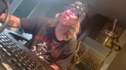 Handystudman online show from 01/12/25, 03:57