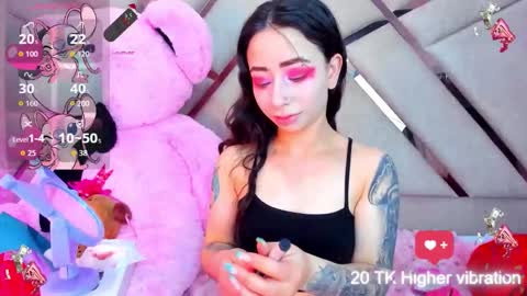 Snapshot of hanna_azumi_ chatting on 10/12/25, 01:59 hanna online show from 10/12/25, 01:59