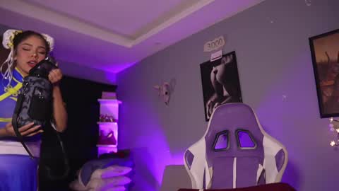 Snapshot of hanna_chris chatting on 10/05/25, 02:10 HANNA online show from 10/05/25, 02:10