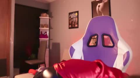 Snapshot of hanna_chris chatting on 10/10/25, 11:26 HANNA online show from 10/10/25, 11:26