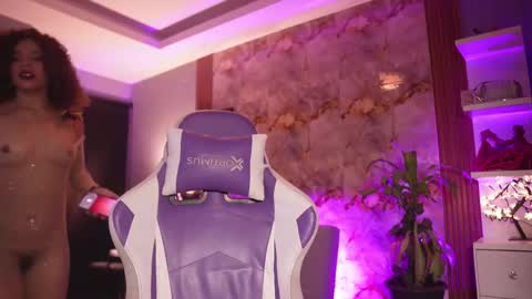 Snapshot of hanna_chris chatting on 10/19/25, 01:06 HANNA online show from 10/19/25, 01:06