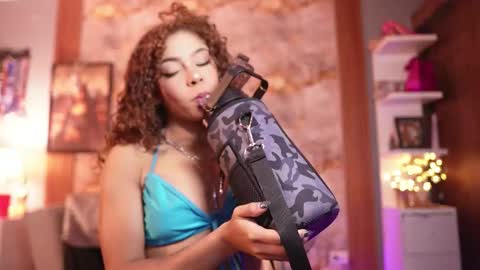 Snapshot of hanna_chris chatting on 11/17/25, 11:21 HANNA online show from 11/17/25, 11:21