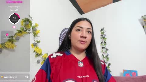 Snapshot of hanna_moore1 chatting on 01/25/25, 05:30 Camila online show from 01/25/25, 05:30