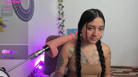 Snapshot of hanna_moore1 chatting on 02/21/25, 09:00 Camila online show from 02/21/25, 09:00
