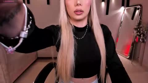  Hanna Connor  online show from 10/18/25, 08:20