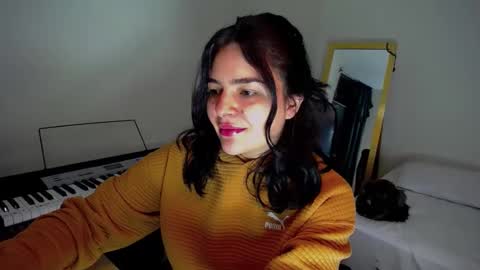 Snapshot of hannaconor chatting on 12/23/24, 03:07 Aurora Sky online show from 12/23/24, 03:07