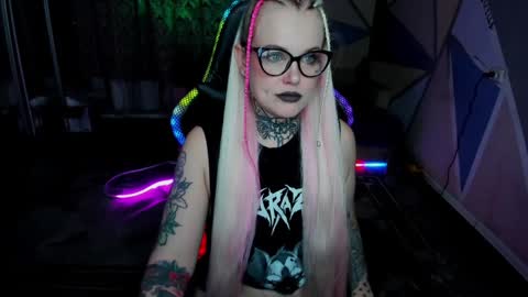 Snapshot of hannah_chaos chatting on 12/12/24, 02:15 Hannah online show from 12/12/24, 02:15