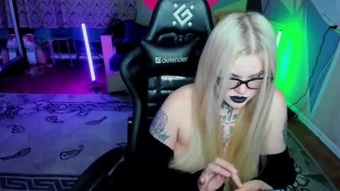 Snapshot of hannah_chaos chatting on 02/25/25, 03:05 Hannah online show from 02/25/25, 03:05