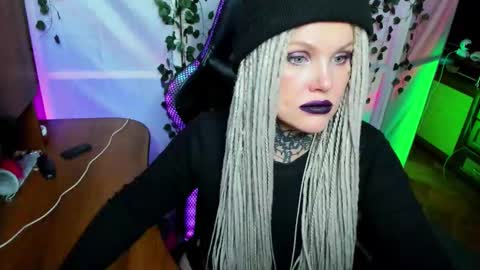 Hannah online show from 11/21/25, 03:38