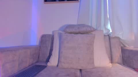 Hannah  online show from 11/16/25, 09:20