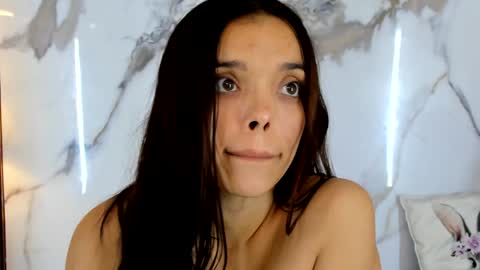 Snapshot of hannahill69 chatting on 01/15/25, 10:06 Hannahill69 online show from 01/15/25, 10:06