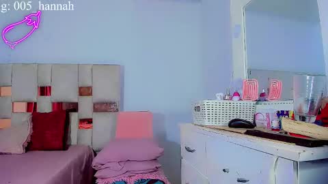 Snapshot of hannahsmit_ chatting on 10/02/25, 06:42 hannahsmit_ online show from 10/02/25, 06:42