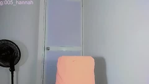 hannahsmit_ online show from 10/14/25, 09:32