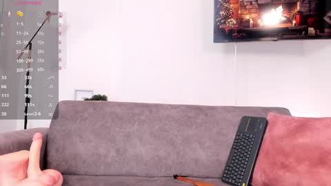 Snapshot of hannaos chatting on 12/17/24, 03:17 Hanna Os online show from 12/17/24, 03:17
