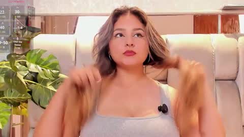 Snapshot of hannapret chatting on 11/15/25, 10:04 HANA online show from 11/15/25, 10:04