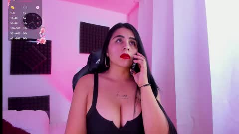 Snapshot of hannarusso chatting on 09/28/25, 12:27 Hanna online show from 09/28/25, 12:27