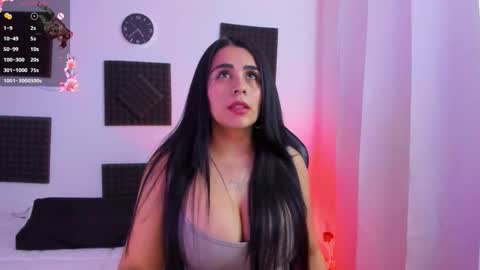 Snapshot of hannarusso chatting on 10/21/25, 09:37 Hanna online show from 10/21/25, 09:37