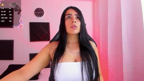 Snapshot of hannarusso chatting on 10/26/25, 02:12 Hanna online show from 10/26/25, 02:12