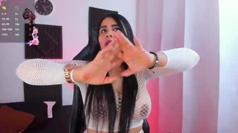 Snapshot of hannarusso chatting on 10/28/25, 10:12 Hanna online show from 10/28/25, 10:12